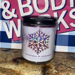 Bath & Body Works Snowflakes & Cashmere Single Wick Candle 