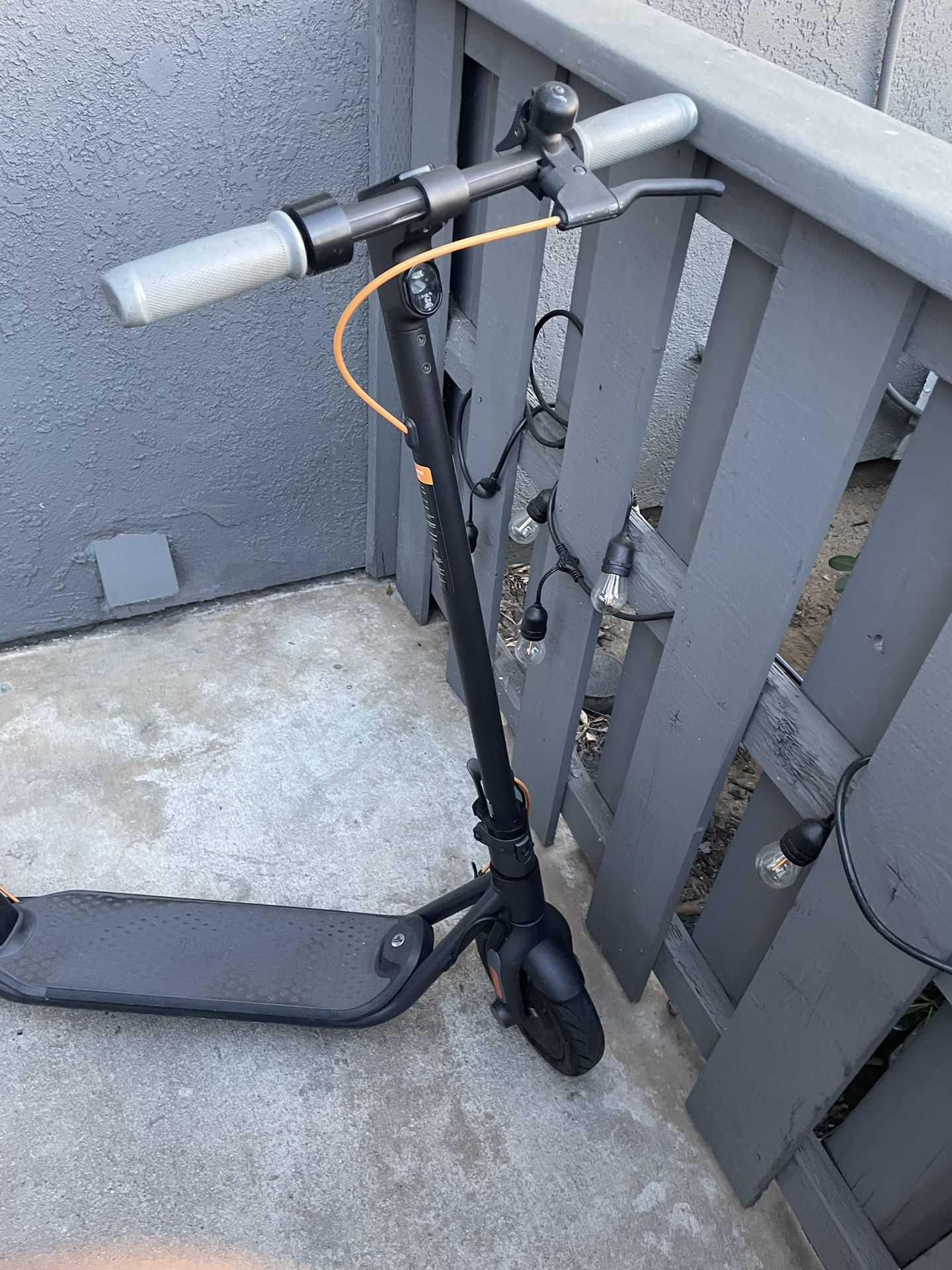 Ninebot Electrica Scooter