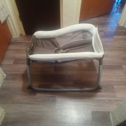 Baby GRACO Foldable Rocker *LIGHTLY USED*
