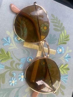 Woman’s Rayban sunglasses