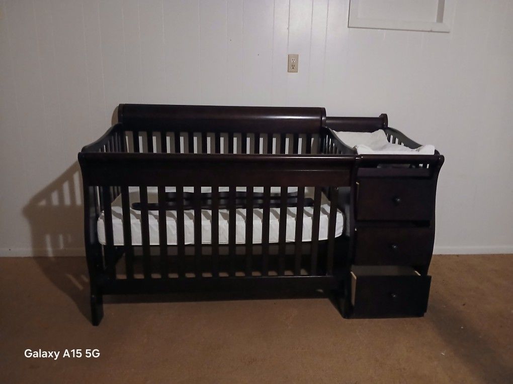 Crib/changing Table