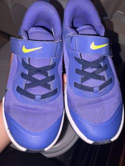 Boy Nikes size 12c