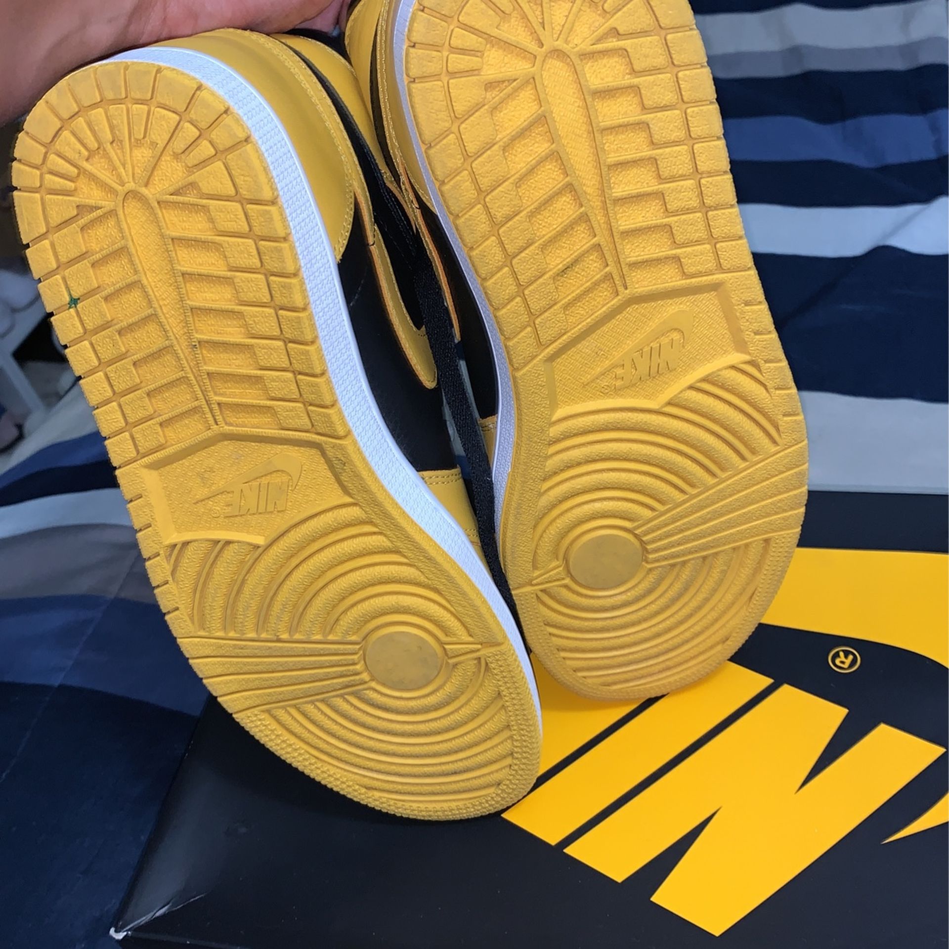 jordan bumblebee 1s