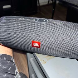 JBL  Charge 4 