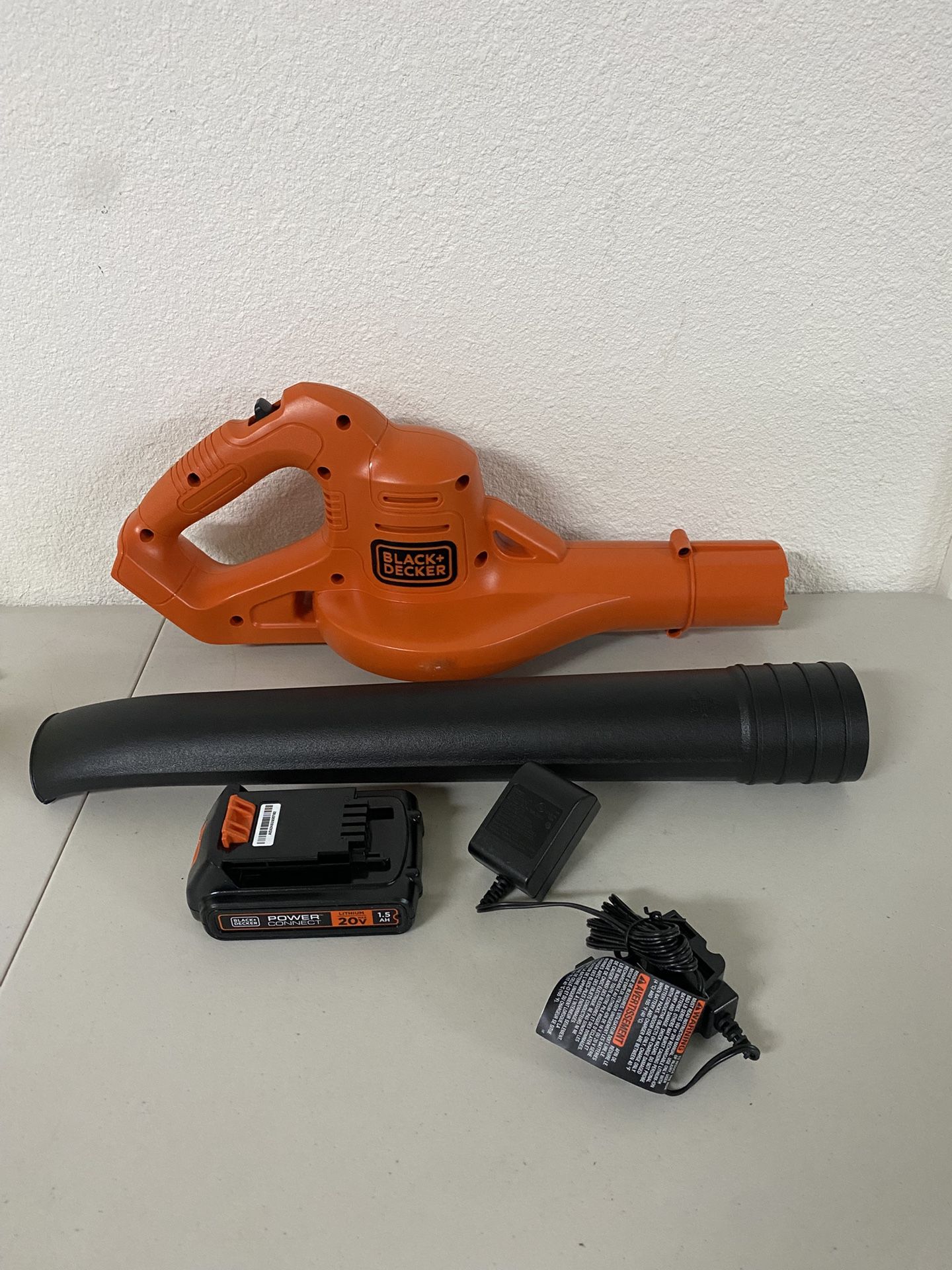 BLACK+DECKER 20V MAX 130 MPH 100 CFM Cordless Battery Powered Handheld Leaf Blower Kit with (1) 1.5Ah Battery & Charger