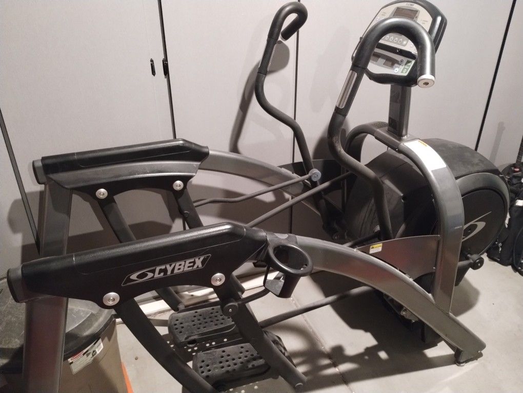 Cybex 630A Arc Trainer Exercise Machine