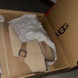 Women’s Ugg Size 7