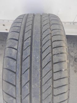 215 45 ZR17 Great tread tire 215 45 17
