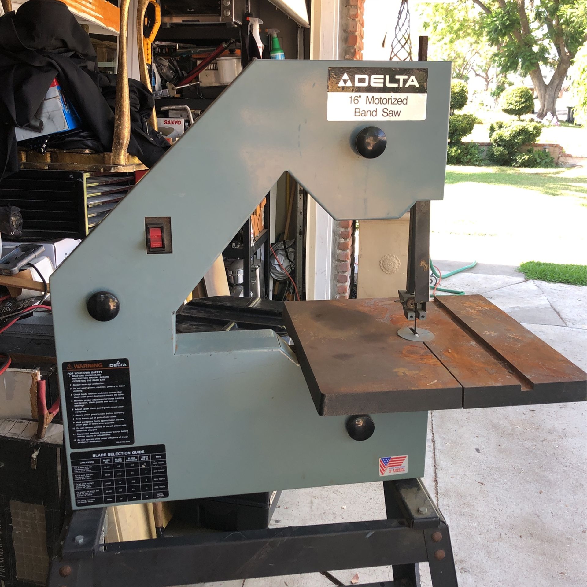 Delta 16 deals motorized band saw