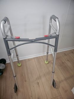 Drive Medical Deluxe Follding Walker with Wheels