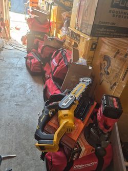 Cordless Chainsaws/DEWALT Cordless Chainsaws
DEWALT
20V MAX 8 in. Brushless Cordless Battery Powered Pruning Chainsaw (Tool Only) STORE PRICE $179