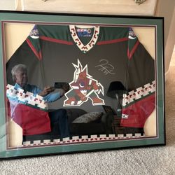 Jeremy Roenick Autographed Jersey 