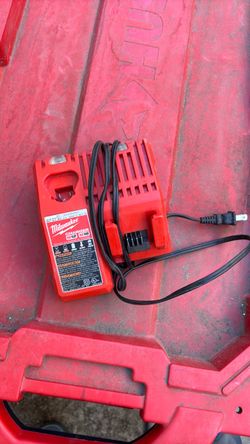 Milwaukee M12/M18 Battery Charger
