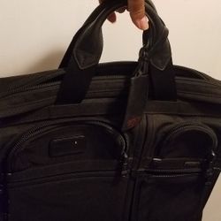 11x16 Tumi Bag Normel Wear Yes Available Blk