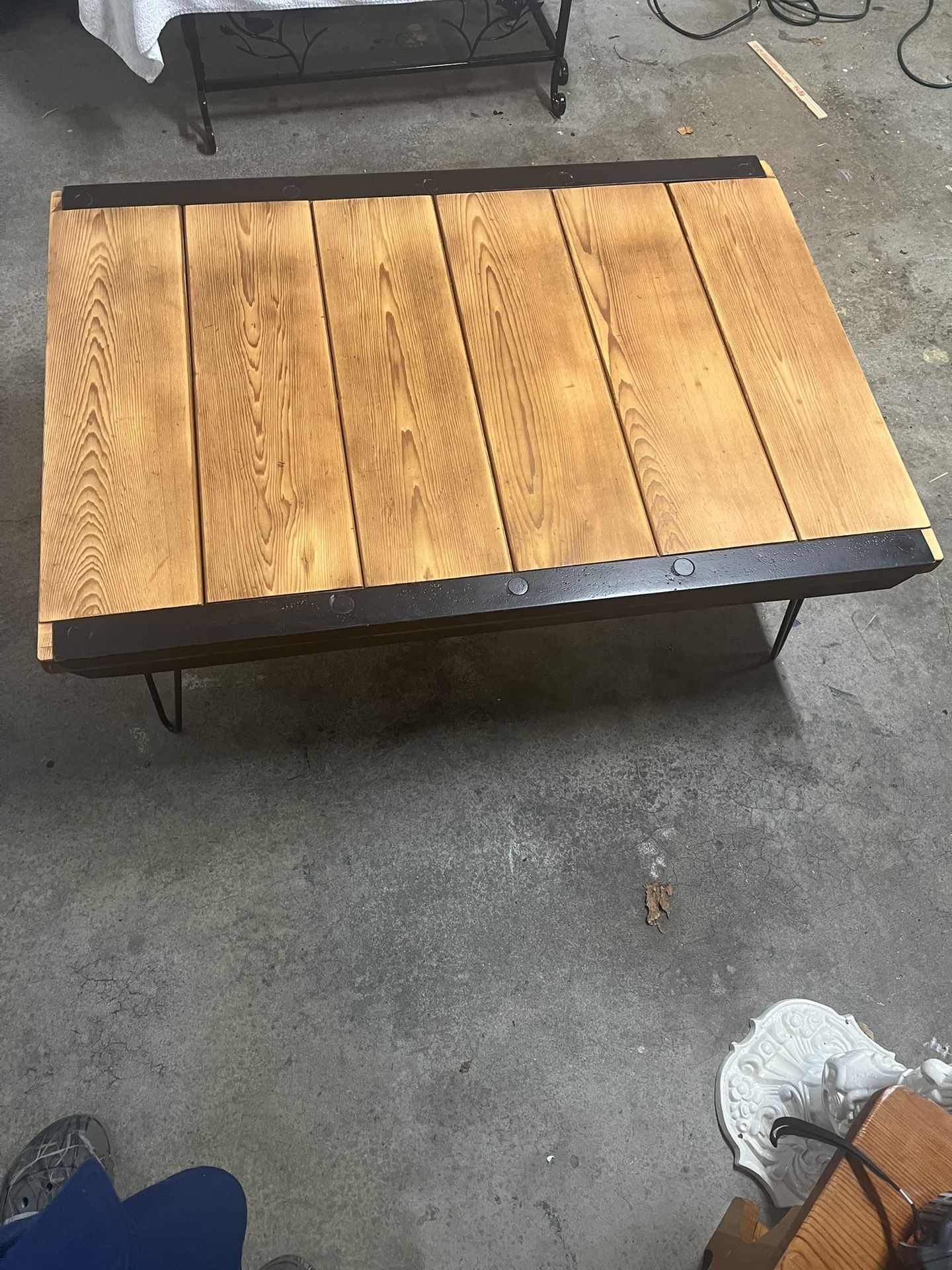 Rustic Solid Wood coffee table with hairpin legs In Great Condition