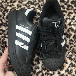 Youth superstar adidas size 4