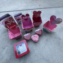 Gifts Bags 4 Dlrs all