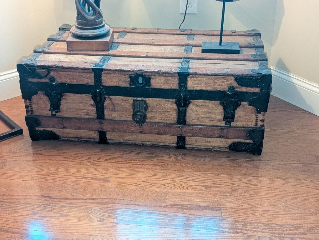 RARE Antique Early 1900s Flat Top Steamer Cabin Trunk Coffee Table Wood w/ Leather Eagle Lock Co