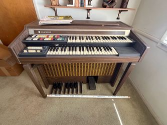Hammond Double-Manual Electric Organ with Pedals