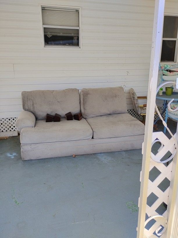     SOFA.    "FREE FREE"