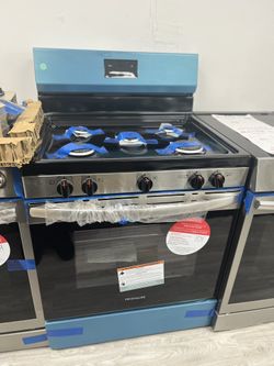 Frigidaire 30-in 5 burners 5.1-cu ft Freestanding Natural Gas Range