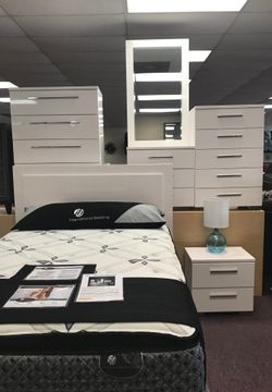 New king bedroom group