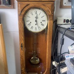 Very beautiful Howard miller wall clock - with key - working well chime 15,39,45 and hour with Westminster song