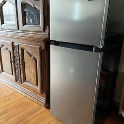 Magic Chef Mini Fridge 