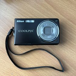 Nikon Coolpix S550 10 MP Graphite Black Digital Camera