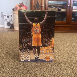 LA Lakers Shaquille O’Neal Limited Edition Gold Statue Stadium Giveaway 
