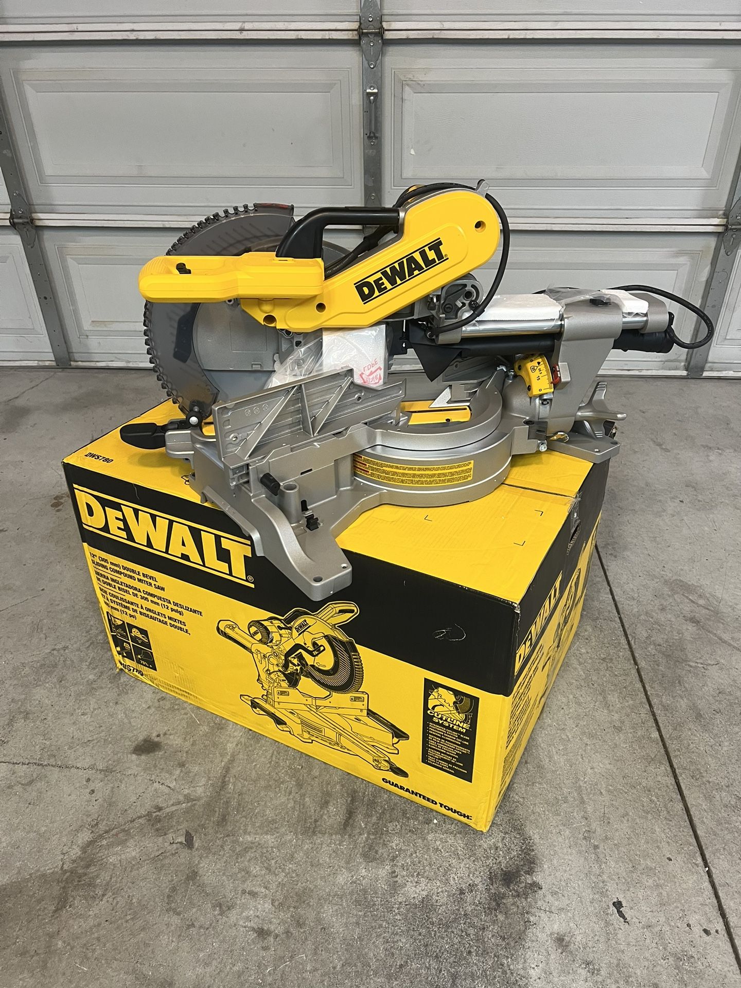 New DEWALT 15 Amp Corded 12 in. Double Bevel Sliding Compound Miter Saw with XPS technology, Blade Wrench and Material Clamp