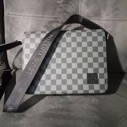 District PM Messenger Bag, Grey And Black.