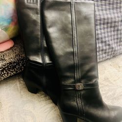 Boots size 8.5wc 