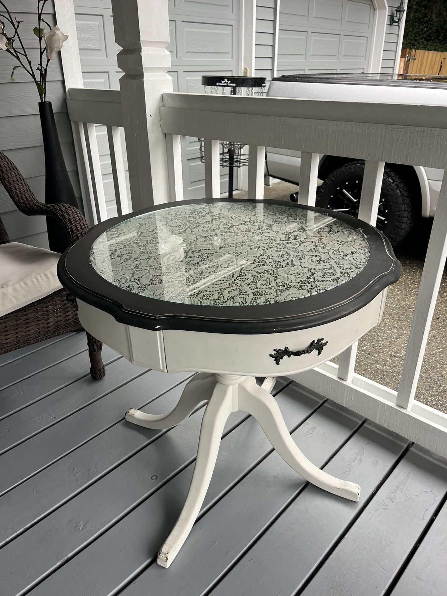 Round Table