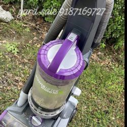 Upright vacuum sweep a very powerful stony in good condition