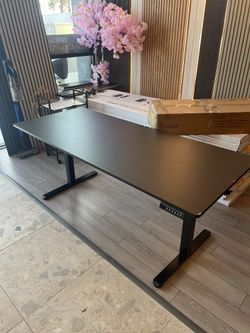 New !  71” x 29” Electric Standing Desk – Height Adjustable Sit Stand Office Desk