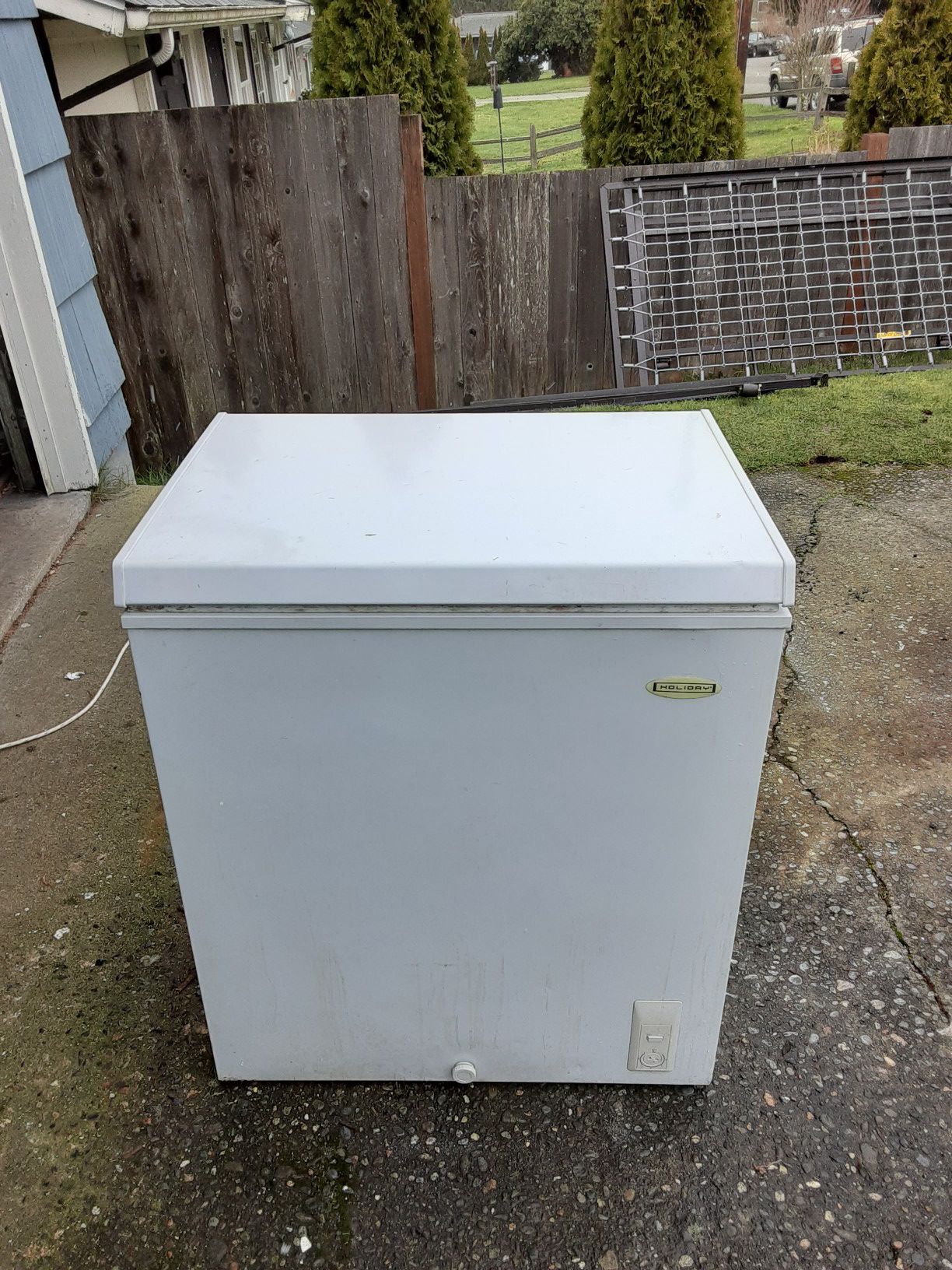 Chest freezer 5 cubic feet delivery is available firm on my price