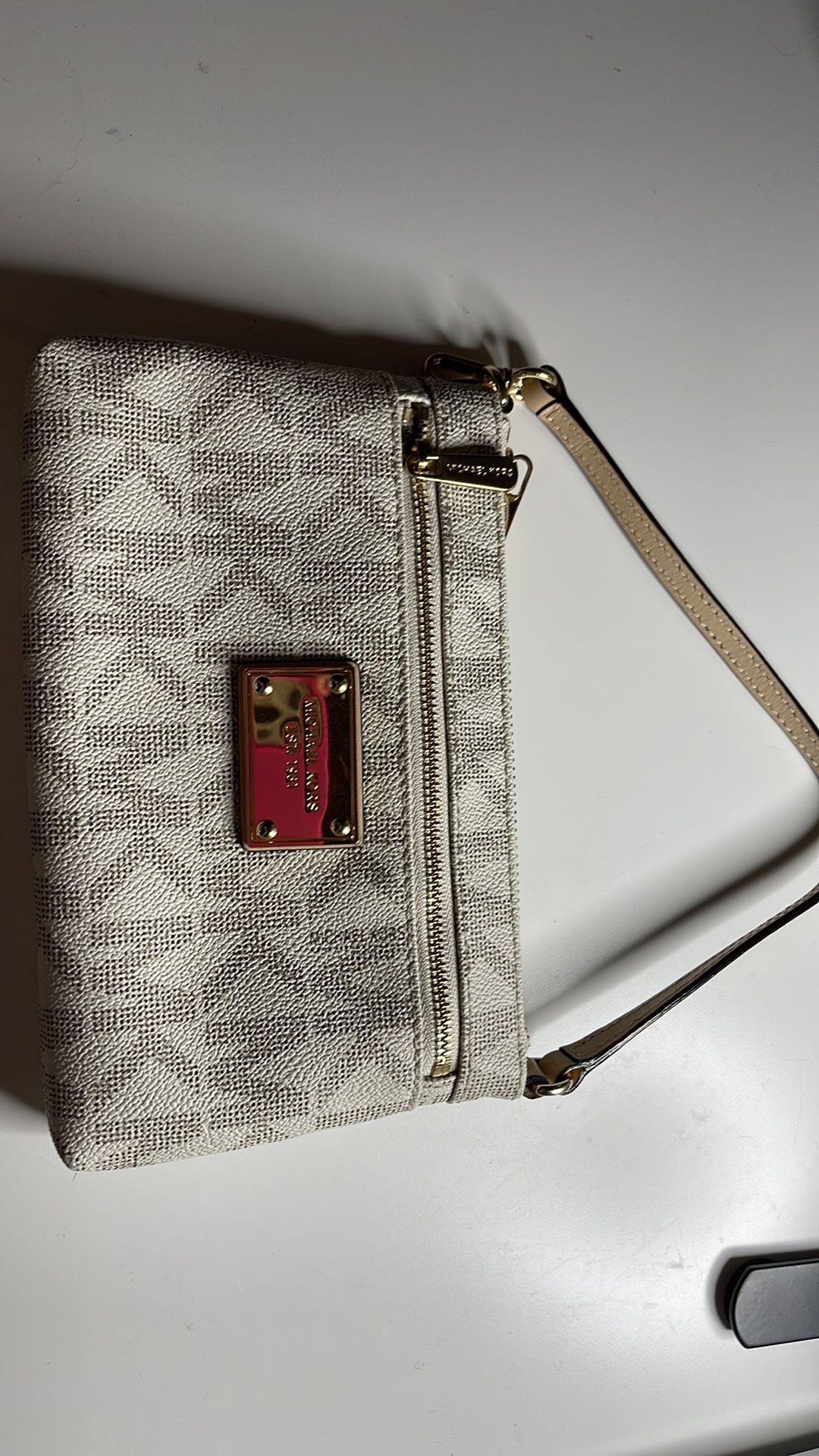 Michael Kors Wristlet 