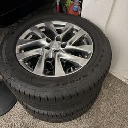 Llantas Con Gomas Casi Nuevas 