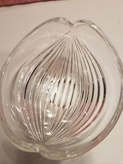 Glass dish round with ridges