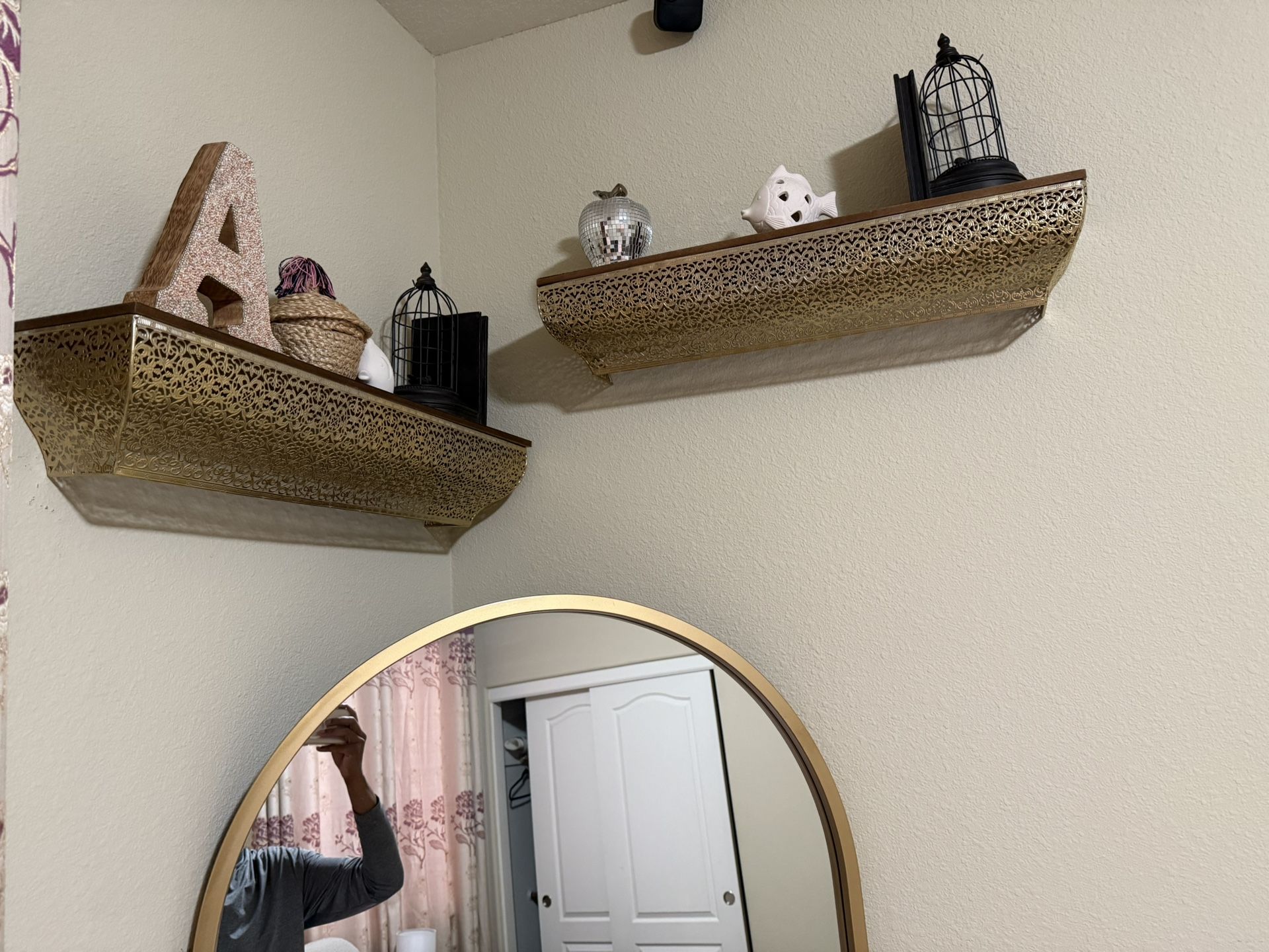 2 gold wall shelf