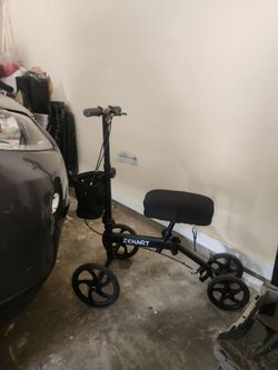 Knee scooter with knee pad