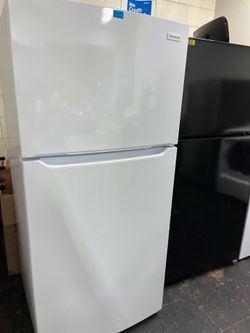 FRIGIDAIRE 18 CU.FT REFRIGERATOR