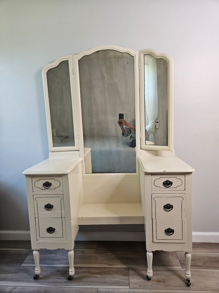 Antique 1920s Vanity with Trifold Mirror - Dressing Table