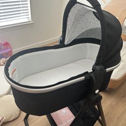 Mocking Bird Portable Bassinet 
