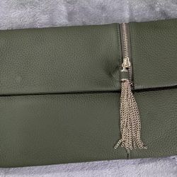 Diophy Clutch w/Adjustable Shoulder Strap in Pebbled Green Faux Leather w/Gold Hardware