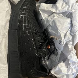 Nmd R1 new Size  6.5 Mens