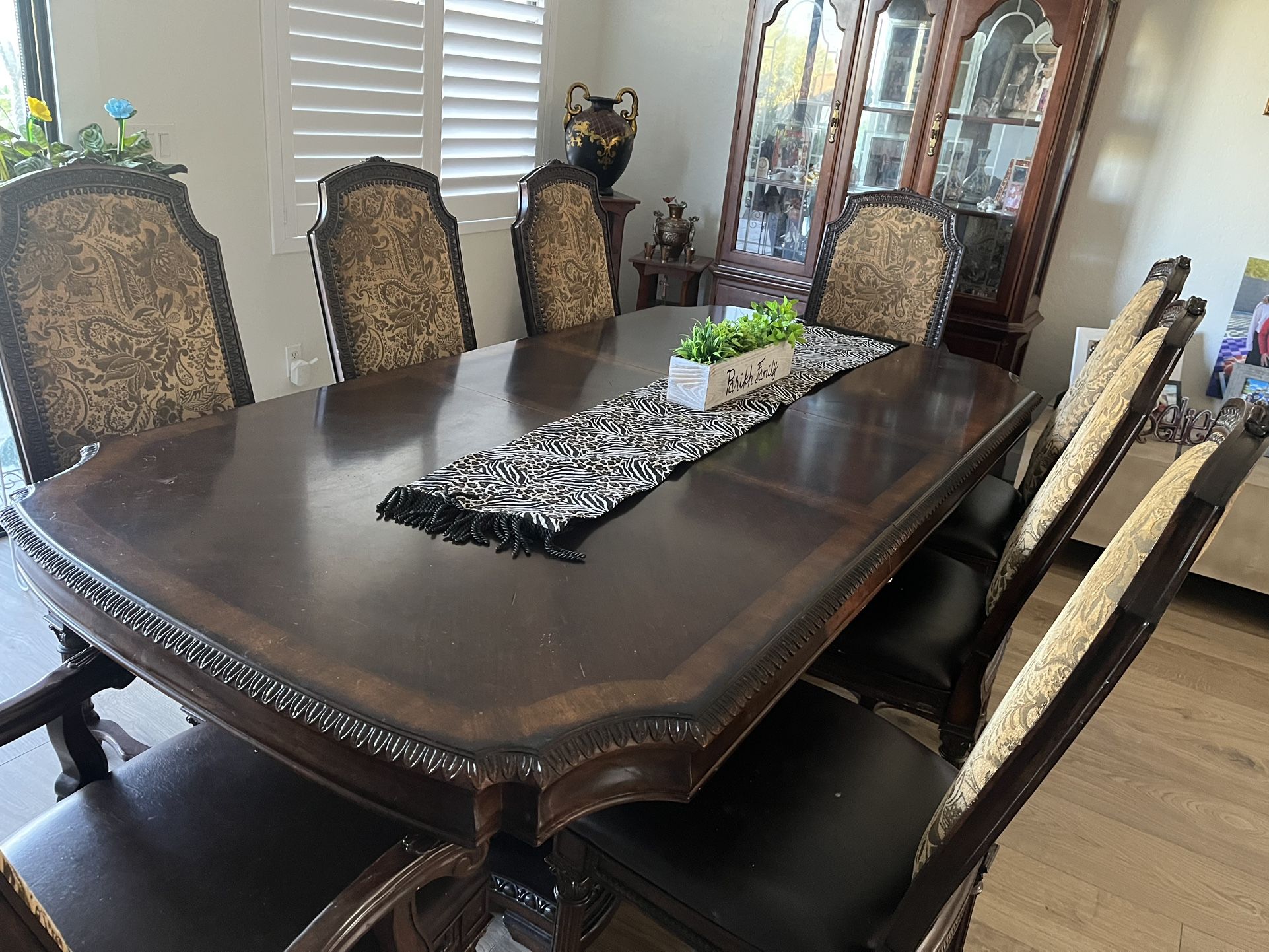 Dining table With chairs