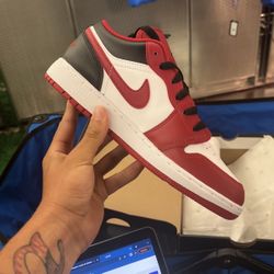 Jordan 1 Low “Bulls”