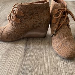 TOMS Wedges Size 7